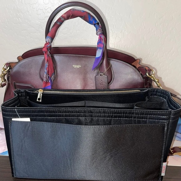 Coach 48 Merlot Empire has seen some world! Too big of a bag for me! - Picture 3 of 10